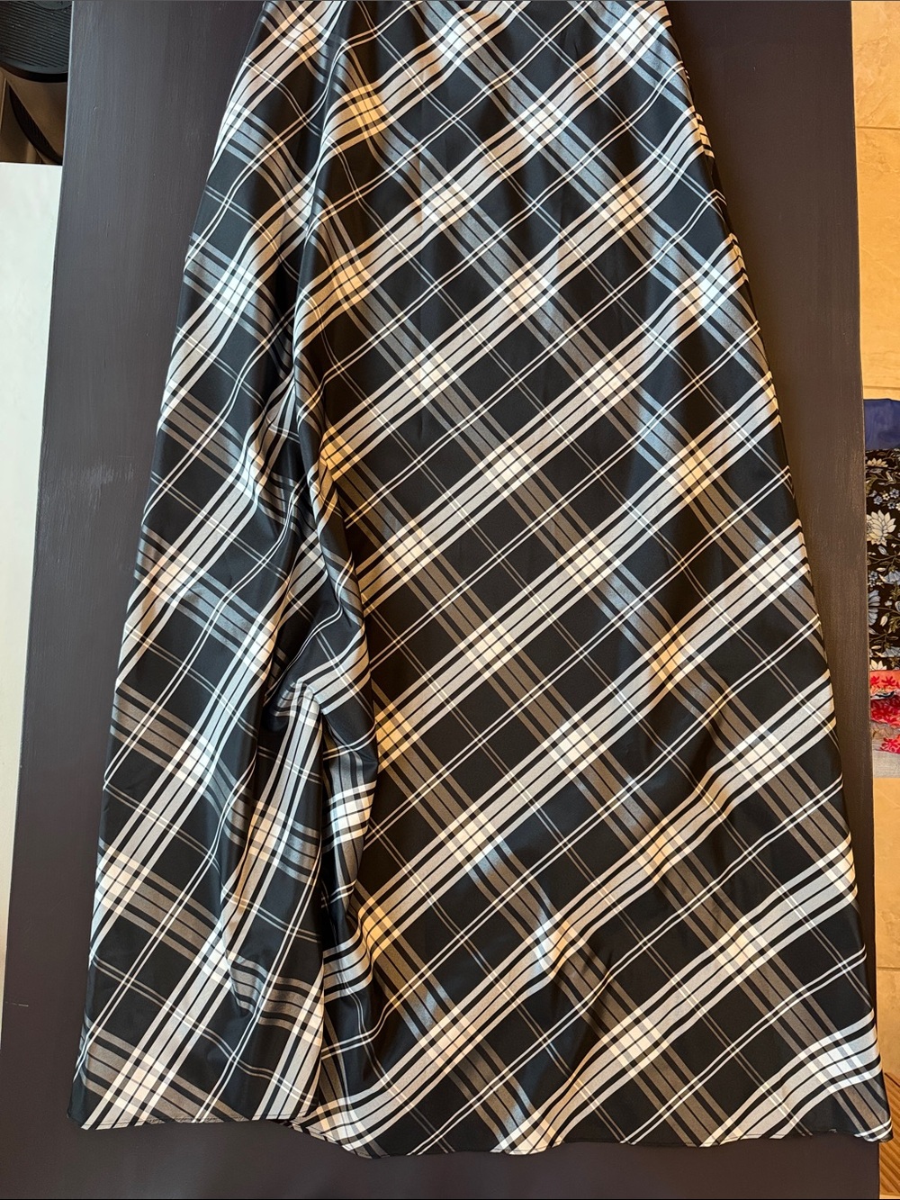 Lauren Ralph Lauren black plaid midi skirt size 8, excellent condition